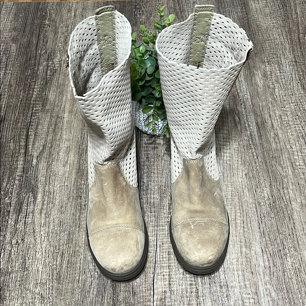 Sorel pull on boot - Picture 3 of 15